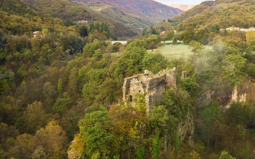 Montpezat-sous-Bauzon - Site de Pourcheyrolles-zoom château pourcheyrolles ©S.BUGNON