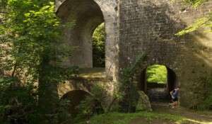 Thueyts - trail chaussée des géants - Ranc qualiou passage couvert ©S.BUGNON