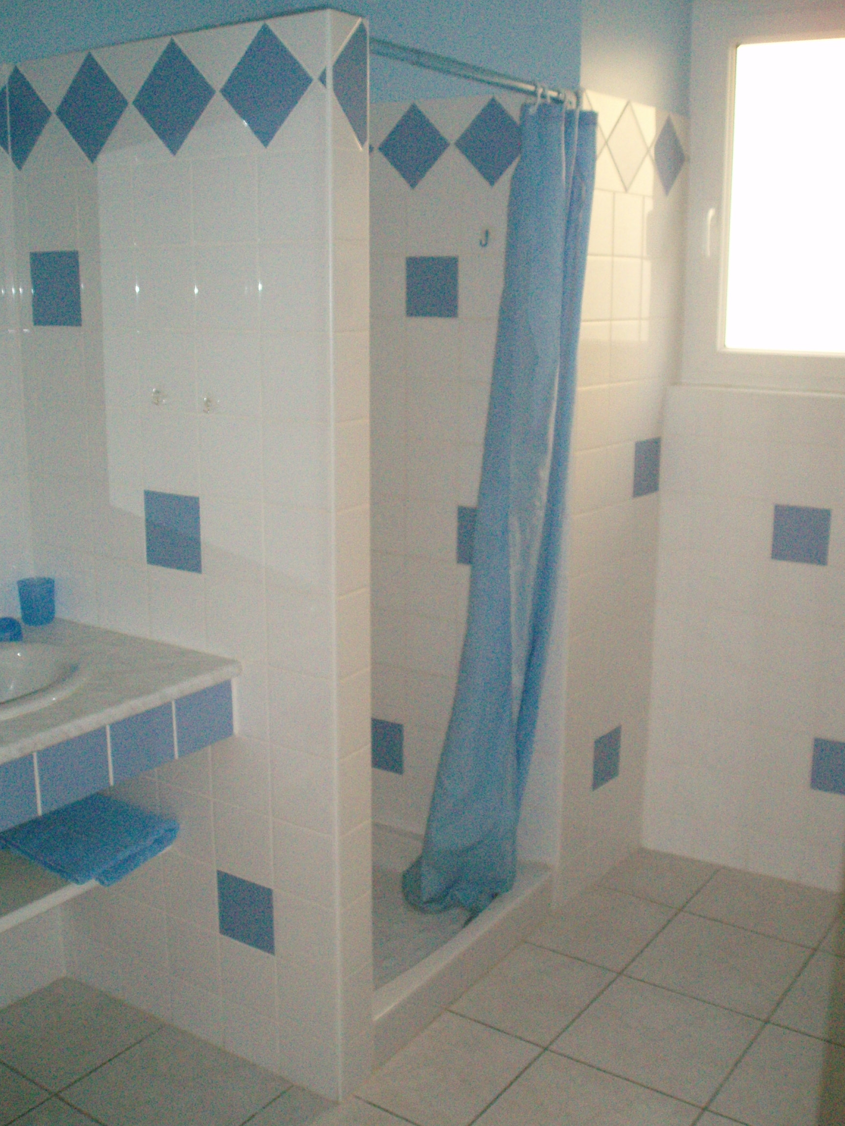 Salle de bain du gite Lavande à Meyras