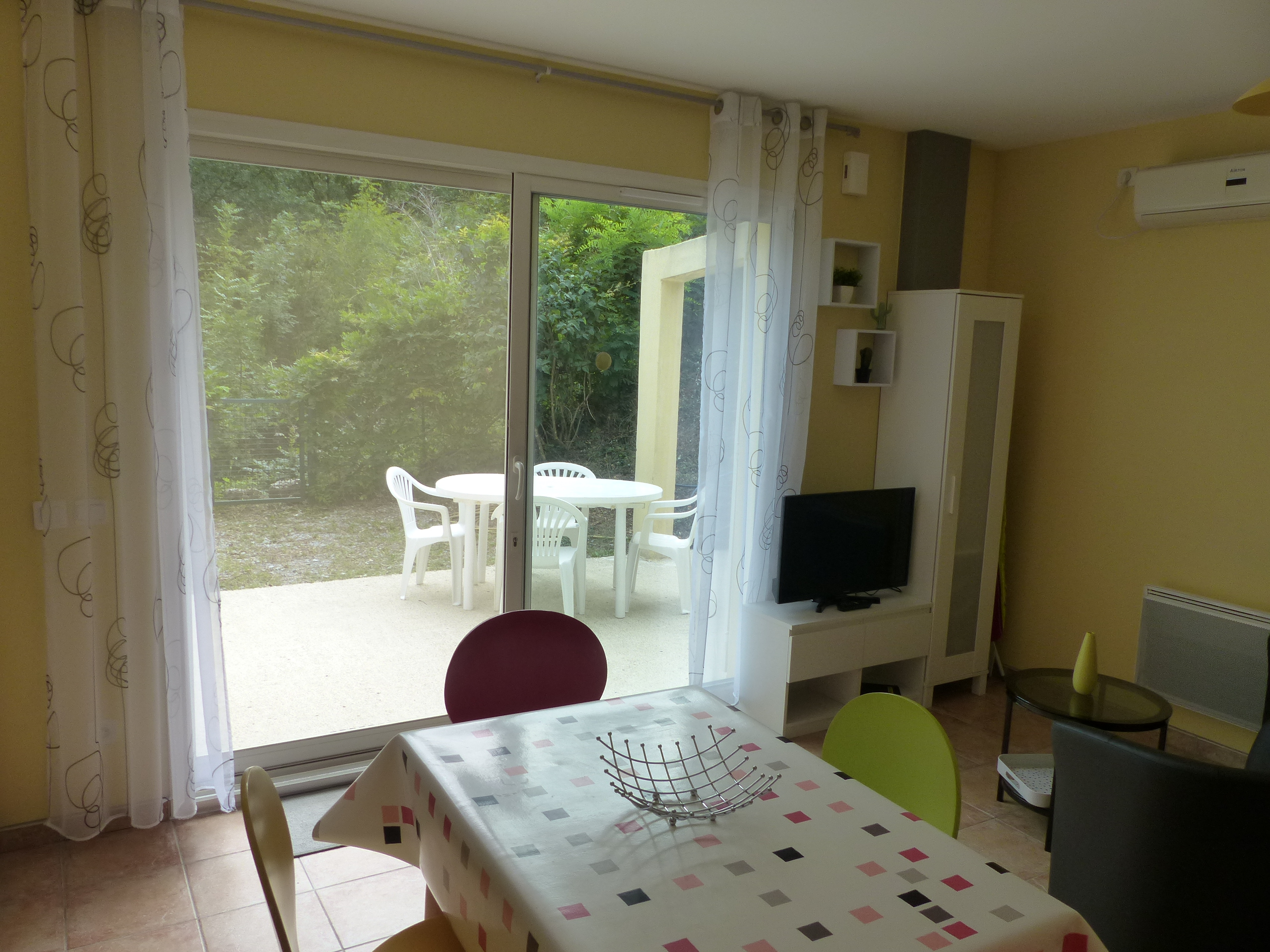 TV dans le gite Villa Soleil 1 à Meyras