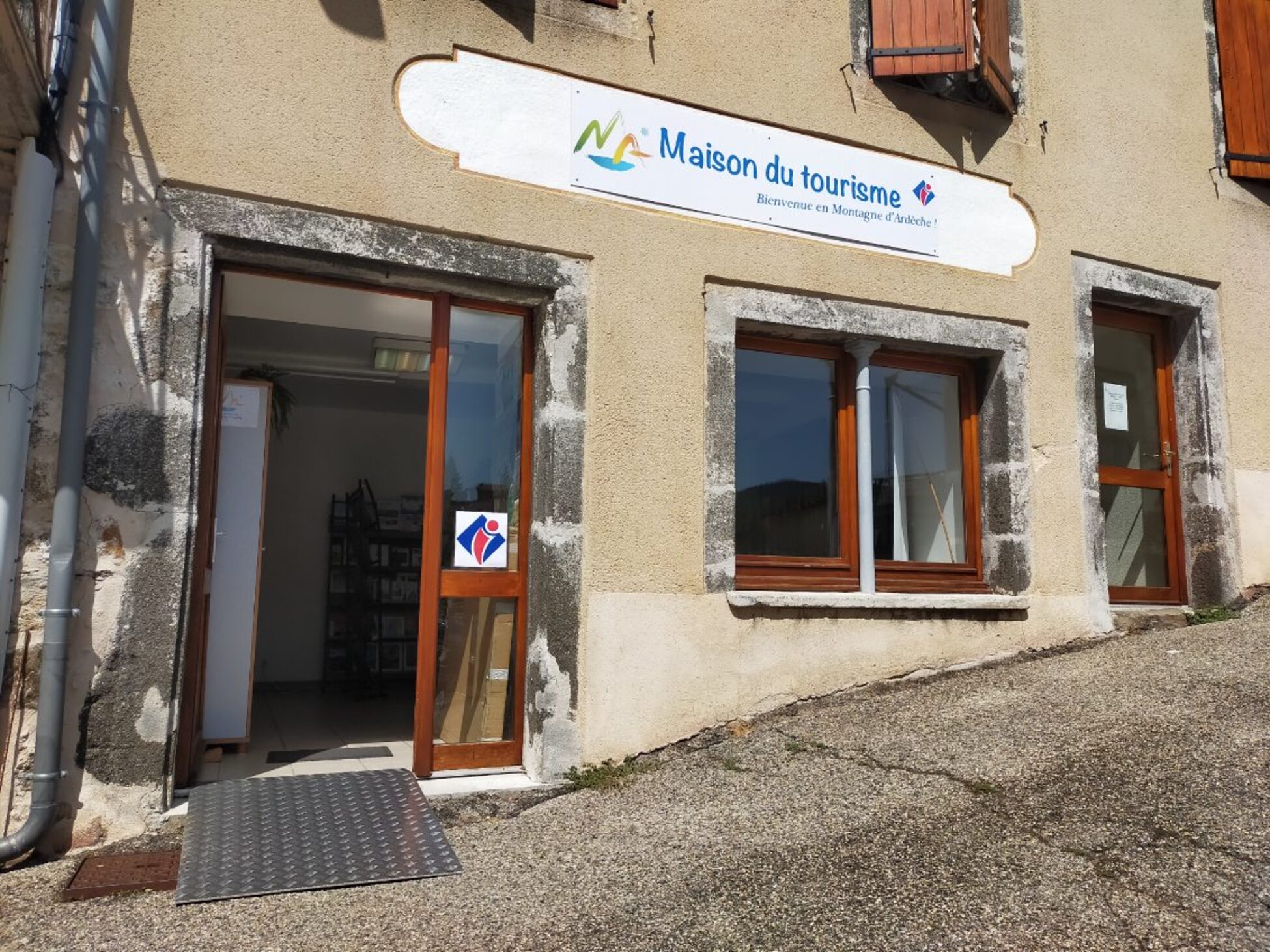 Office de tourisme Montagne d'Ardèche : bureau de Saint Laurent les Bains