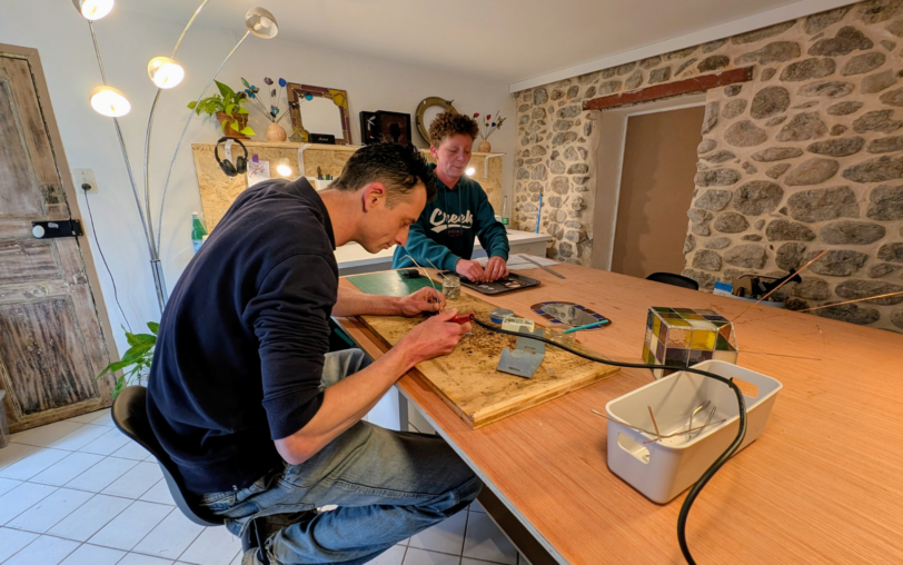 Workshop: make a mirror or a stained-glass decoration_Jaujac