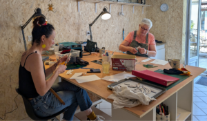 Workshop: make a mirror or a stained-glass decoration_Jaujac