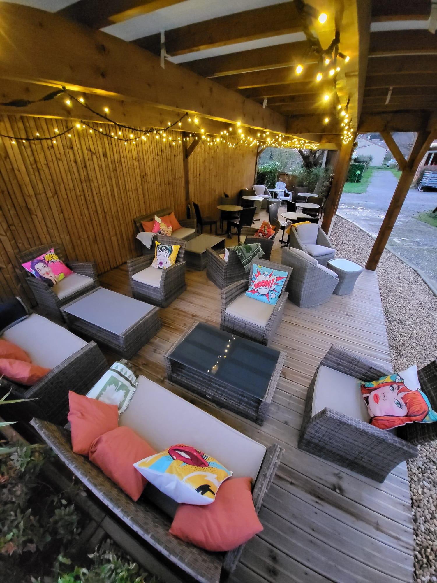 Terrasse en bois abritée