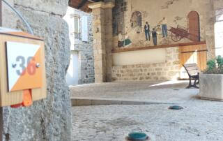 Borne CO au cœur du village de Thueyts - ©MaevaLopez