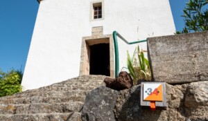 Thueyts - Chapelle Saint roch et borne de course d'orientation ©sourcesetvolcans