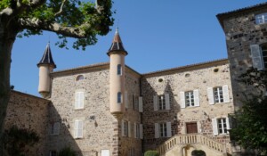 Thueyts - Château de Blou côté cour ©sourcesetvolcans