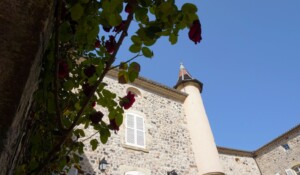 Thueyts - Château de Blou et ses roses 3 ©sourcesetvolcans