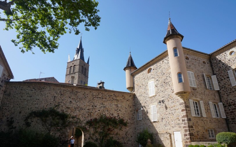 Thueyts - Château de Blou et ses roses ©sourcesetvolcans