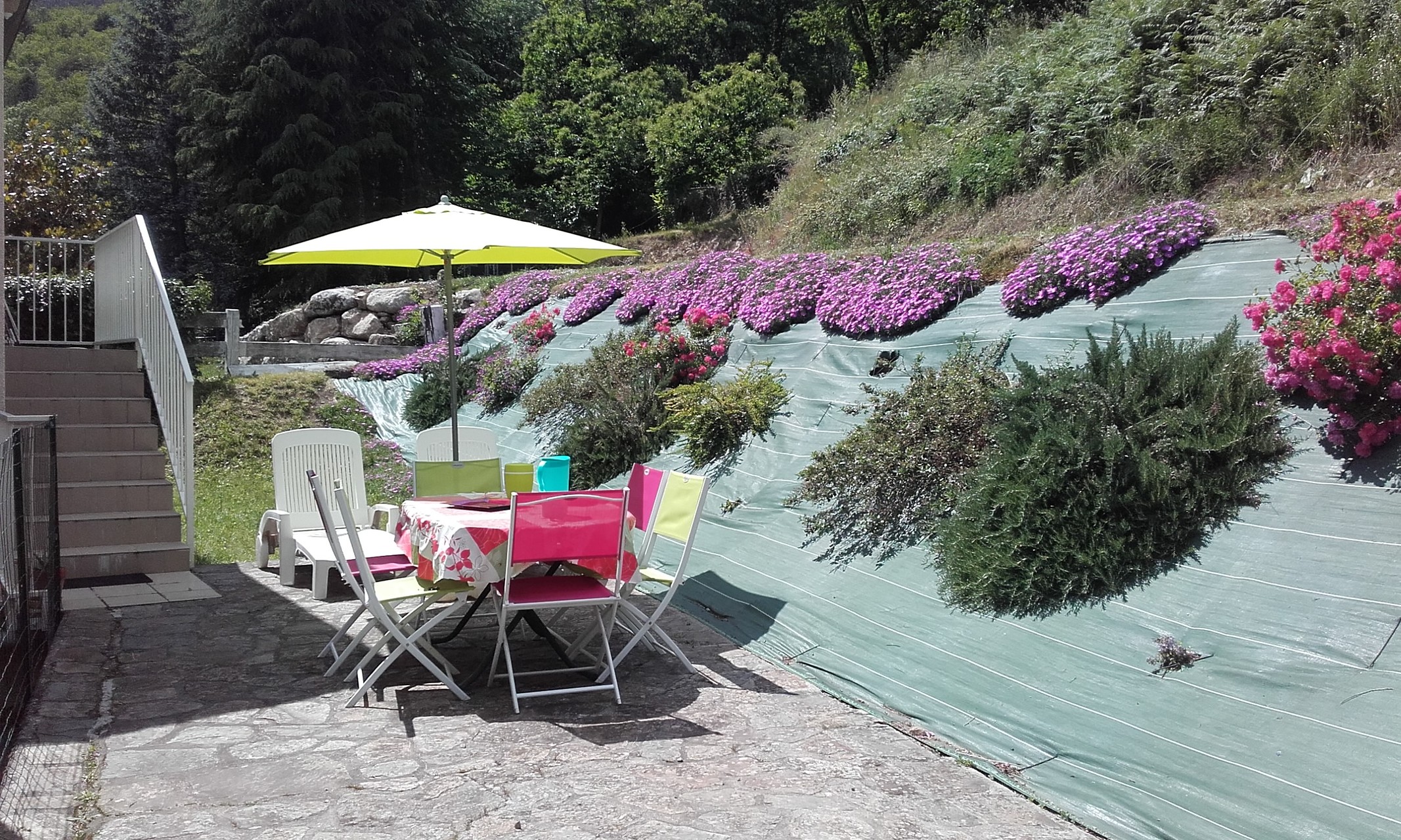 Thueyts - gite les chataigniers - terrasse 2 - mas dardet ©n.roche