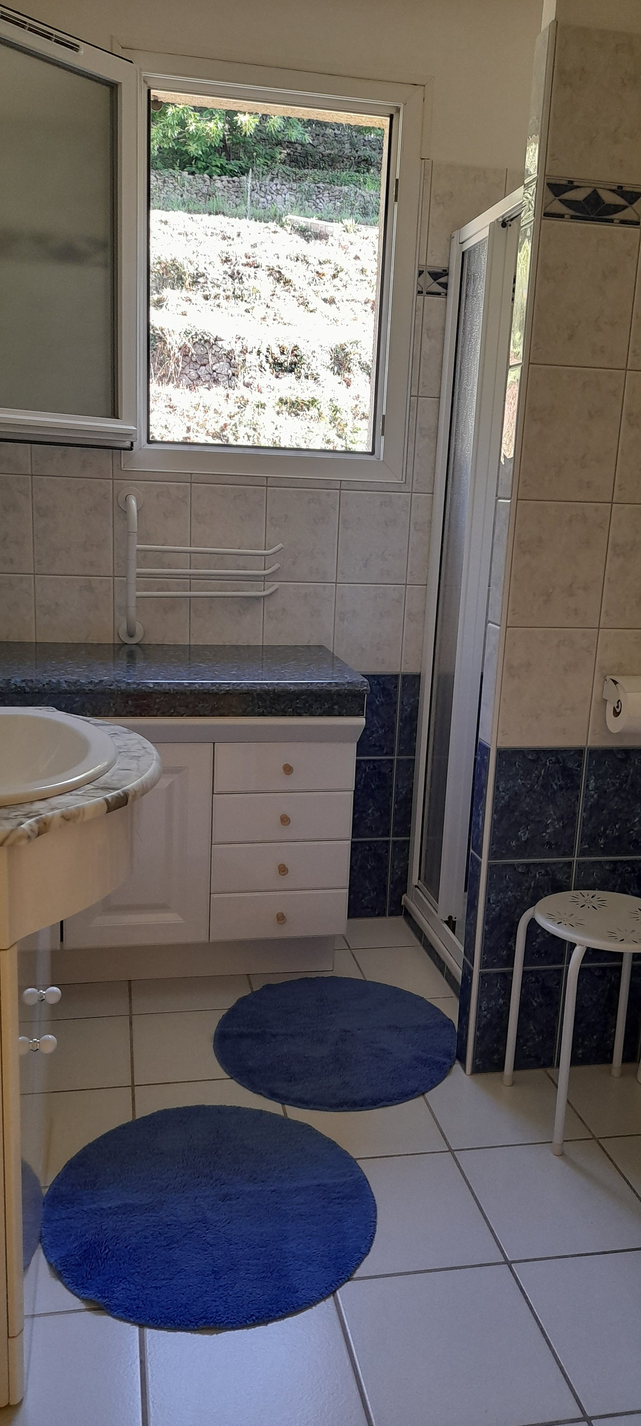 Thueyts - gite les chataigniers - salle de bain - mas dardet ©n.roche