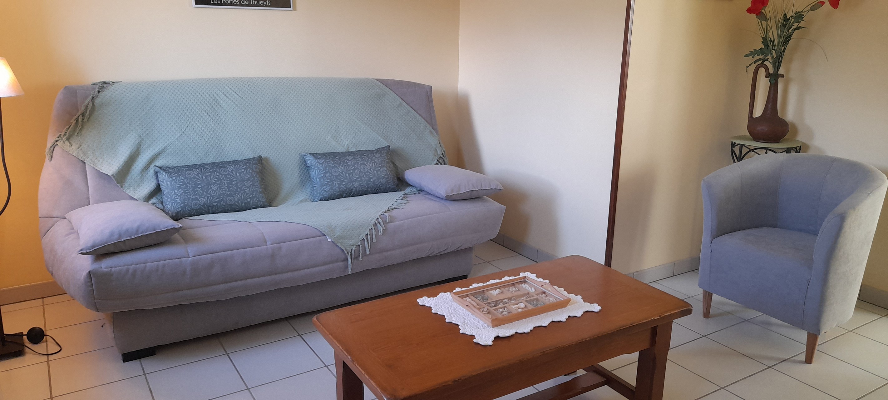 Thueyts - gite les chataigniers - salon canapé - mas dardet ©n.roche