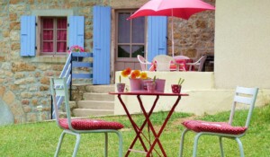 Thueyts - gite les muriers - table jardin - mas dardet ©n.roche