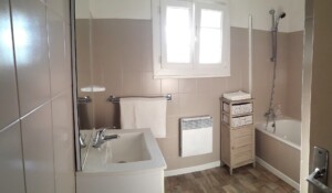 Thueyts - gite les oliviers - salle de bain - mas dardet ©n.roche