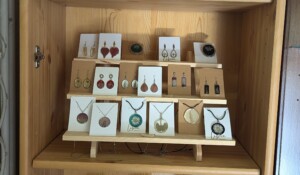 Bijoux Julie Libera Bijoux à la saisonneraie à thueyts