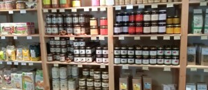 Intérieur boutique - produits locaux et artisanat local