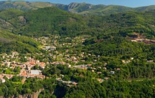Thueyts - Le village et la vallée de l'Ardèche vus de Bouchard-zoom avec vue gravenne ©S.BUGNON - ©S.BUGNON
