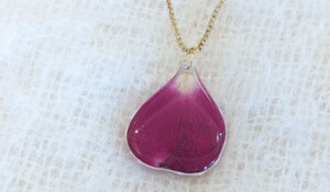 Thueyts - Libera Bijoux - Collier pétale de fleur