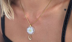 Thueyts - Libera Bijoux - Collier fleur & doré