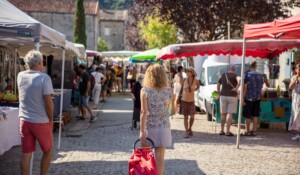 Thueyts - Marché du vendredi en été ©sourcesetvolcans