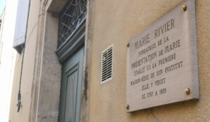 Thueyts - porte du couvent Marie Rivier 2 ©sourcesetvolcans