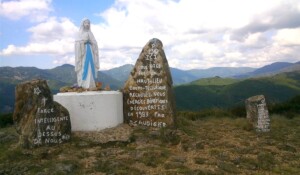 Thueyts - Rocher d'Autureyre vue depuis la vierge ©sourcesetvolcans