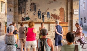 Thueyts - visite commentée du village - fresque aux cocons