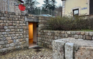 WC Mairie Montpezat - ©Sources & Volcans