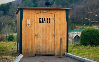 WC sec Montpezat ©Sources & Volcans - ©Sources & Volcans