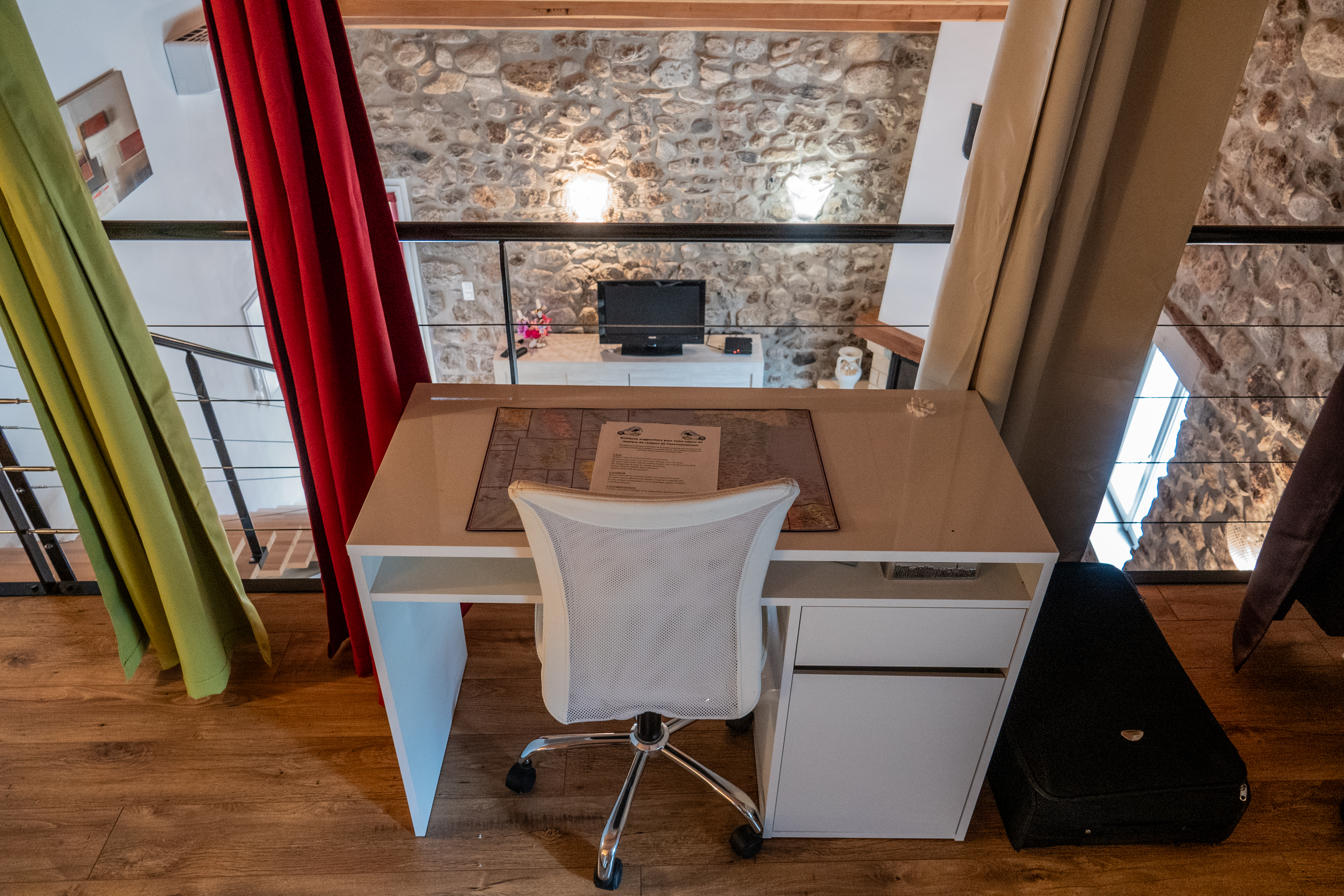 Bureau Mezzanine, gite Vanille à Barnas