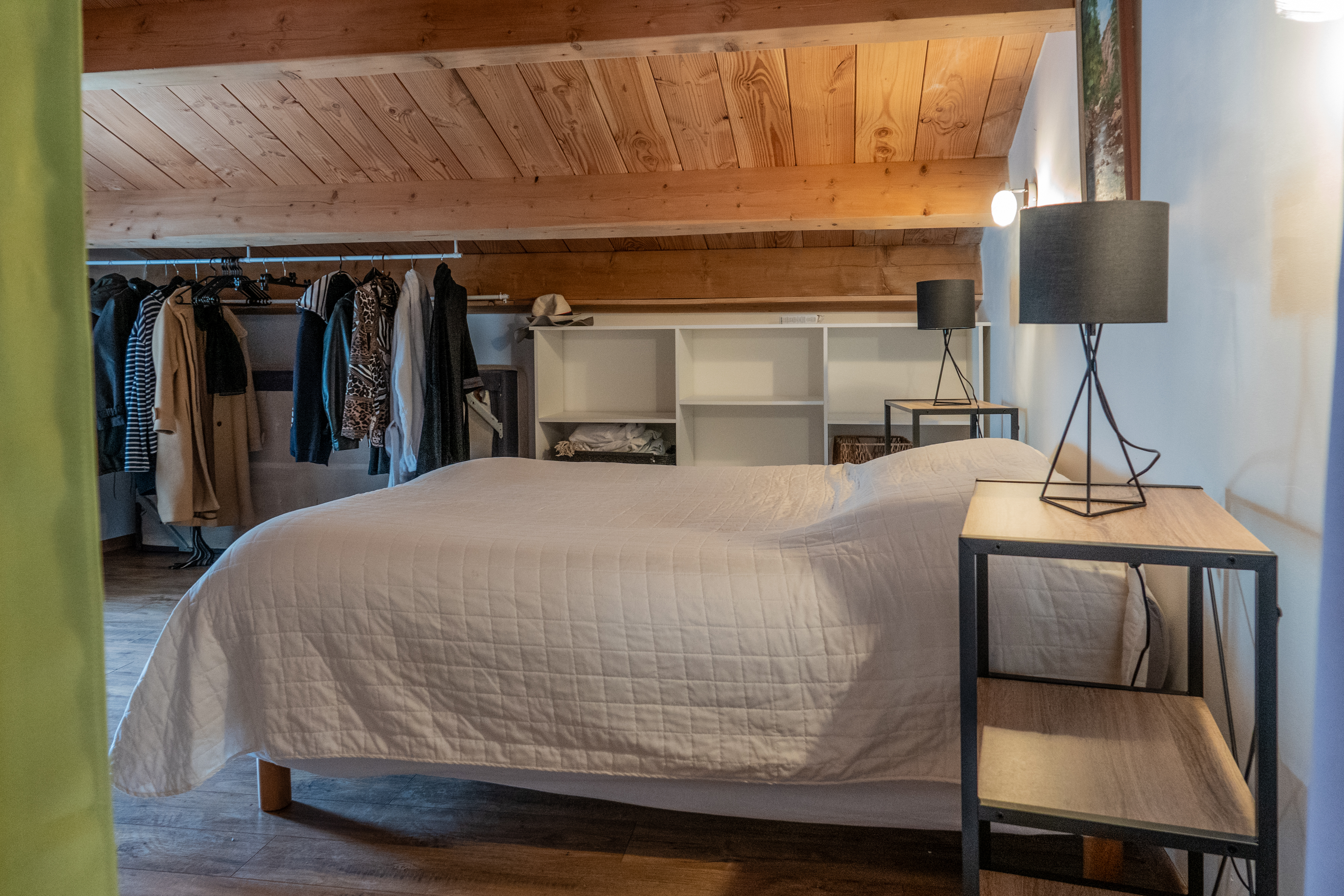 chambre 1 vue latérale, gite Vanille à Barnas