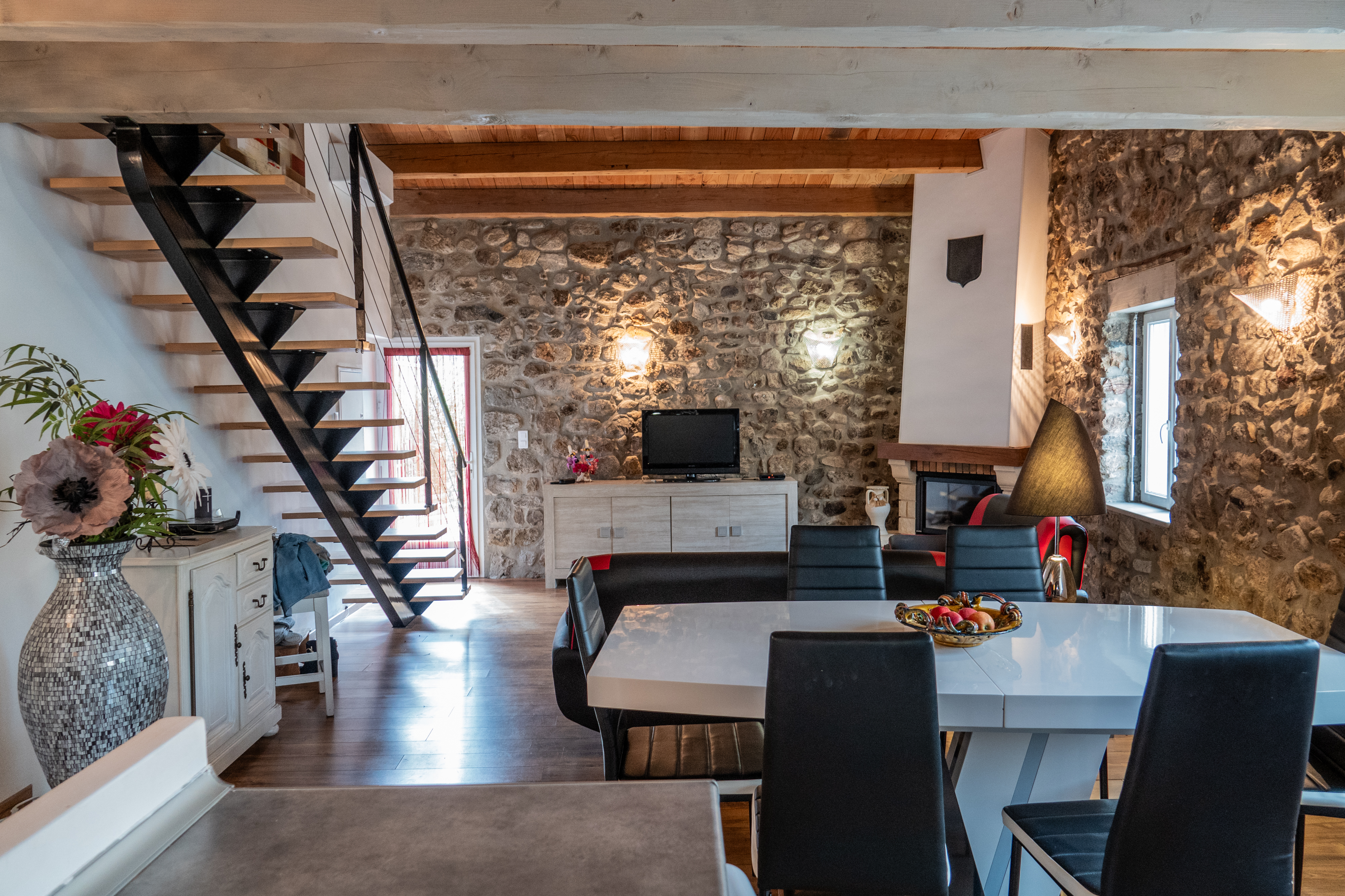 Vue pièce à vivre, gite Vanille à Barnas