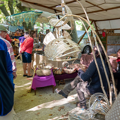 Vannerie au marché de Neyrac