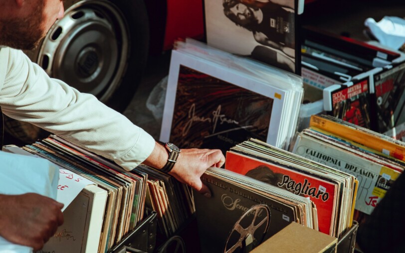 vide grenier, vinyles©clem-onojeghuo ©unsplash