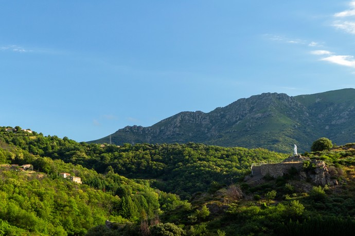 Notre Dame des Neiges, statue de la vierge sur les hauteurs de Saint Pierre de Colombier en Ardèche