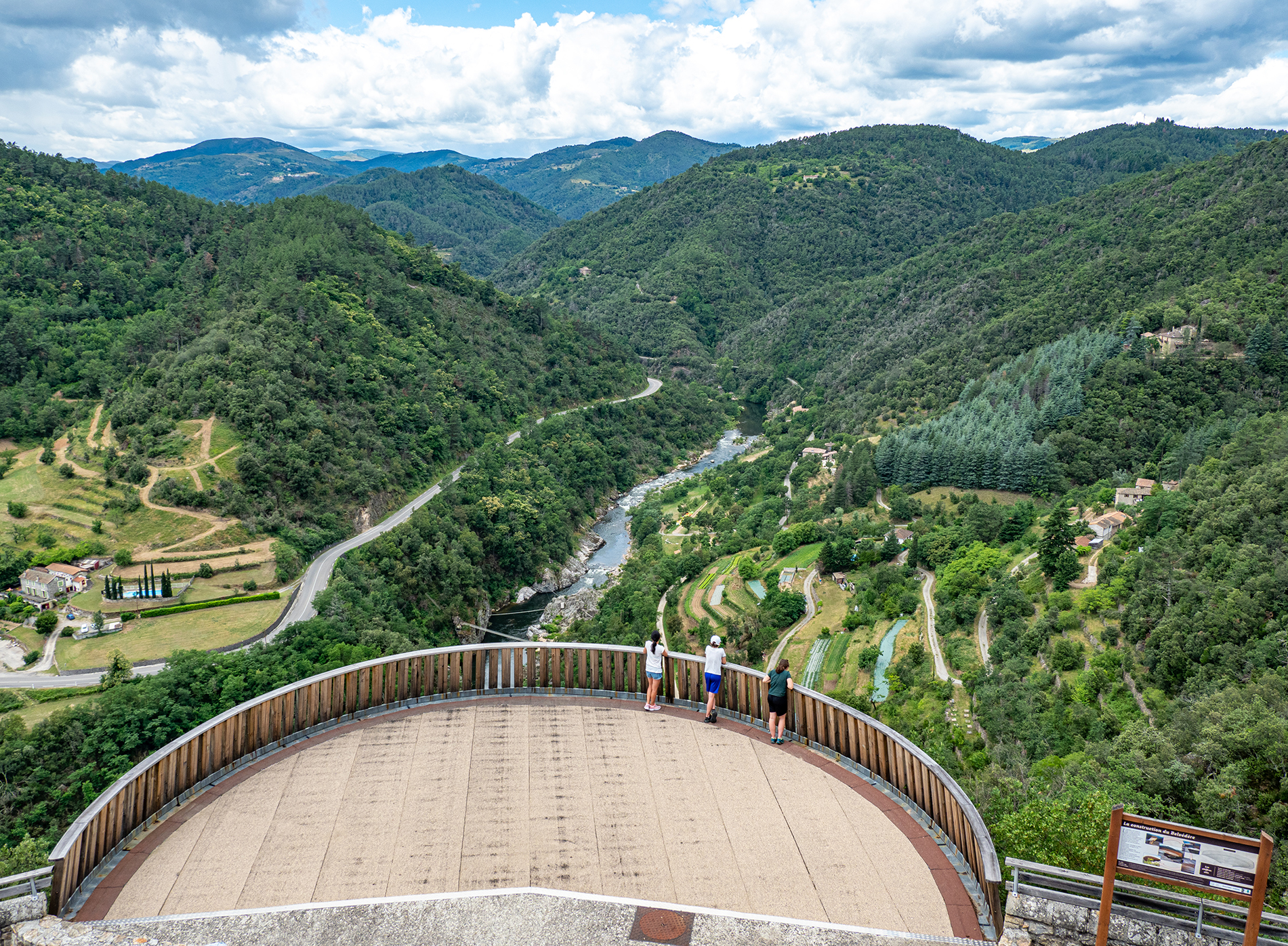 Belvédère de Saint-Michel-de-Chabrillanoux
