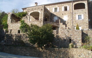 Vue extérieure sur le gite Lavande à Meyras - ©Brioude Philippe