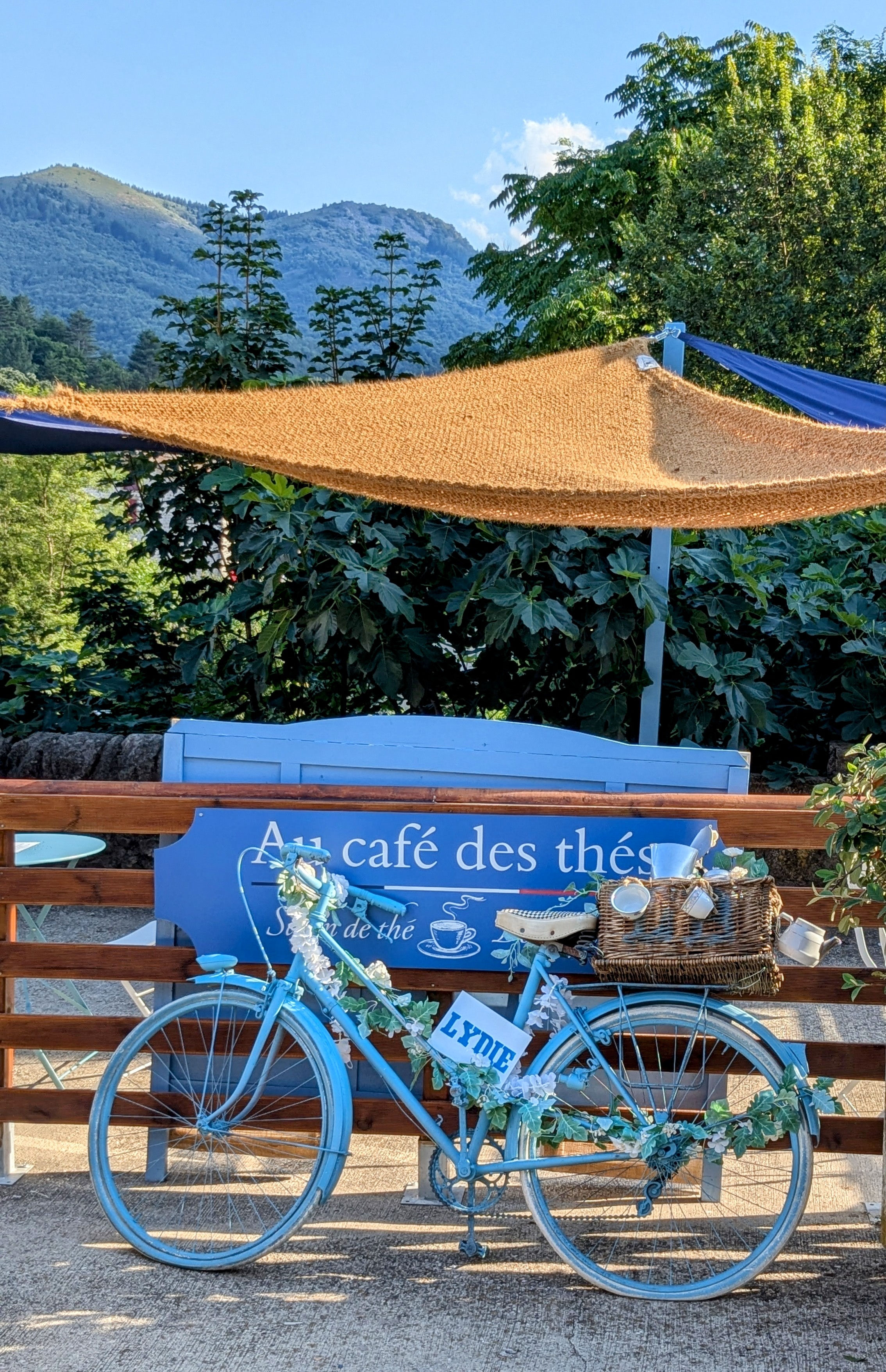 Vue sur la terrasse toilée